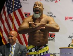 фото - Вести из соцсетей: Кудряшов ужинает на рабочем месте, Бриггс рисует дикие мемы, Витязь парится в бане