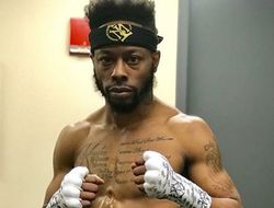 фото - Вакантный пояс чемпиона WBC разыграют левши: панчер Убаали и технарь Уоррен