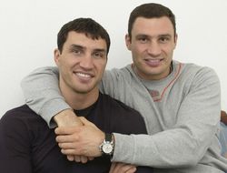 фото - Видео: подборка лучших нокаутов братьев Кличко от vRINGe.com