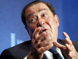 фото - Глава Top Rank – о следующих боях Ломаченко и Постола