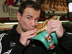 фото - Себастьян Збик: Сергей Дзинзирук может победить Серхио Мартинеса