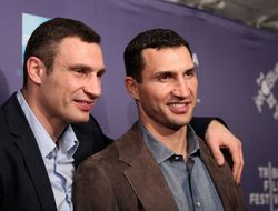 фото - Пиковый Виталий Кличко против пикового Владимира Кличко — мнения известных бойцов