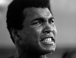 фото - Али против войны