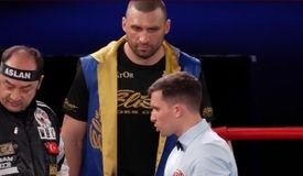 Выхрист удовлетворился победой по очкам в бою с 46-летним Вахом