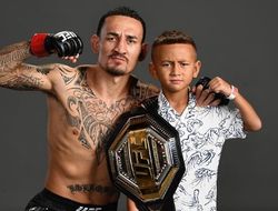 фото - Усик показал двойку, Фьюри отдыхает на яхте, а у Руиса новое поместье — соцсети