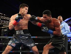 фото - Баррера заговорил о сексе, нацелен на победителя боя Ковалёв−Альварес