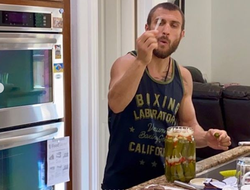 фото - Ломаченко готовит бургеры, Чисора приветствует Усика, а Фьюри напоминает о себе — соцсети 