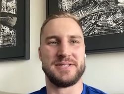 фото - «До сих пор синяки». Валлин о победе над Гассиевым и бое Усик–Фьюри