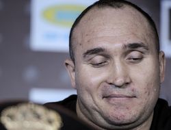 фото - Александр Устинов досрочно победил Трэвиса Уокера