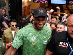 фото - Паркер оценил шансы Дюбуа апсетнуть Усика