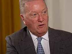 фото - Промоутер Дюбуа назвал главный залог победы над Усиком