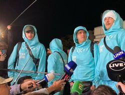 фото - Усик вернулся в Украину: комментарии чемпиона, фото и видео