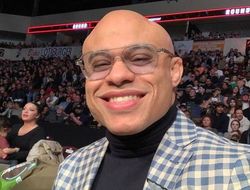 фото - Менеджер Хабиба ударил друга Макгрегора. Того вывели и забанили