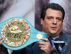 фото - WBC хочет наградить победителя боя Альварес—Чавес памятным титулом