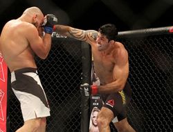 фото - UFC: Умалатов проиграл Андраде