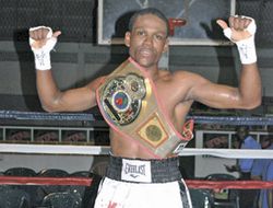 фото - Клайв Этвелл – Джонни Гонсалесу: «Я тебе не Абнер Марес!»