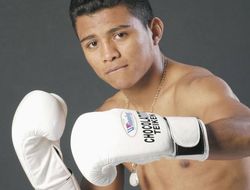 фото - Джовани Сегура против Романа Гонсалеса в конце лета?