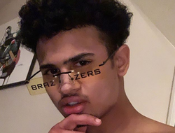 фото - Ломаченко на автомобильной фотосессии, Ромеро — порнозвезда, Кроуфорд в окружении рельефных дам — соцсети 