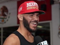 фото - Раймундо Бельтран завоевал чемпионский титул в зрелищной драке