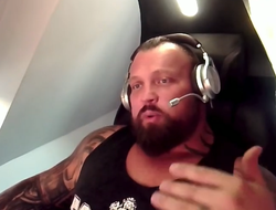 фото - Стронгмен Холл дебютировал в ММА, теперь ему сватают Нганну. Ответ здоровяка