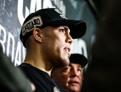 фото - В чём задержка титульного боя Тейшейра-Кастаньо? Рассказывают промоутеры