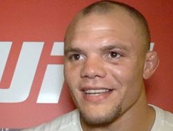 фото - Энтони Смит: Только я могу побить этого грязного читера Джона Джонса