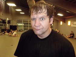 фото - Александр Емельяненко открестился от пьяного дебоша в самолёте