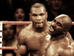 фото - Эвандер Холифилд вернётся ради третьего боя с Майком Тайсоном? Судить читателю