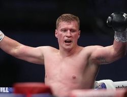 фото - Поветкин триумфально вернулся в РФ — его встретил казачий хор: видео