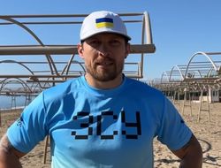 фото - Усик поздравил с Новым годом «из Крыма» — видео