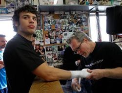 фото - Хулио Сесар Чавес-младший продолжит работу с Фредди Роучем