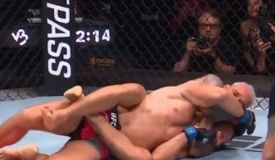 Оливейра задушил Гамрота в главном бою UFC Rio