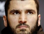 Бетербиев уверен, что Браун нанёс ему травму специально