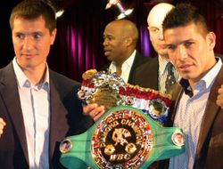 фото - (Превью) Представление поединка Сергея Дзинзирука и Серхио Мартинеса