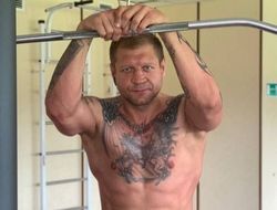 фото - «Лысая голова хочет получить по лысой голове!» Емельяненко готов драться с Исмаиловым