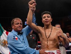 фото - Мунгиа ронял, замесил Келли: видео