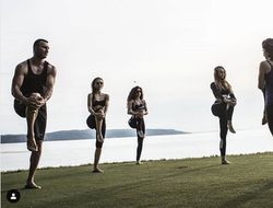 фото - Ковалёв на последней тренировке в США, Кличко занимается йогой, а Гассиев смотрит «Курск» — соцсети