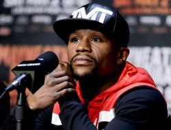 фото - Мэйуэзер вспомнил, как Дэйна Уайт таскал его сумки