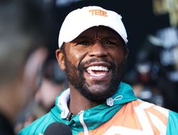 фото - «Люди хотят увидеть кровь». Флойд Мейвезер горит желанием ещё больше зажестить перчатки