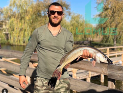 фото - Ломаченко поймал хищника, Цзю тренируется с Роучем, Арум о бое Гвоздик–Бетербиев — соцсети 