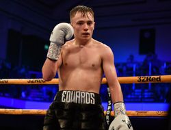 фото - Санни Эдвардс перебоксировал Томаса Эссомбу