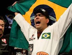 фото - (ММА) Лиото Мачида и Фил Дэвис встретятся на UFC 163 в Бразилии