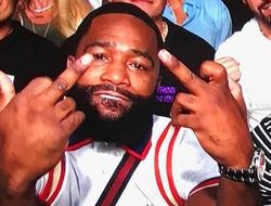 фото - Вести из соцсетей: Усик изменяет боксу, Макгрегор возвращается к жизни, Фьюри убивает тоску танцами