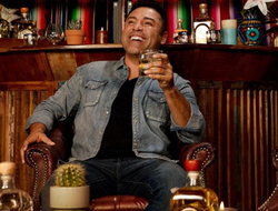 фото - Усик танцует с Поляковой, Де Ла Хойя со стаканом, а Тайсон на капоте — соцсети 