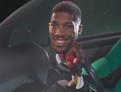 фото - Джошуа – критикам его появления на протестном марше: Если я расист, идите в ж*пу!