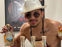 фото - Теофимо Лопес привился от ковида: фото