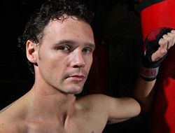 фото - Дэниел Гил затерзал Гарта Вуда в ринге