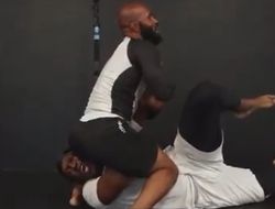 фото - Легендарный Джонсон за секунды разобрал KSI в грэпплинге: видео