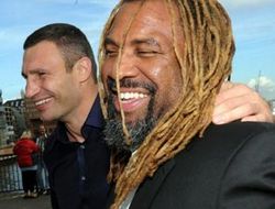 фото - (Видео) Открытая тренировка Виталия Кличко и Шеннона Бриггса