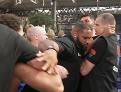 фото - Итаума толкнул Хрговича и получил по лицу: видео